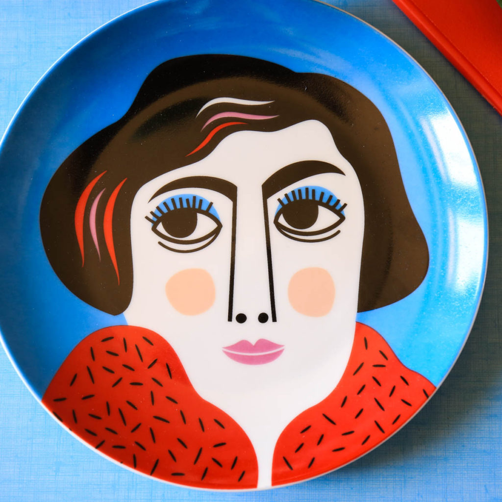 assiette portrait par Ingela P Arrhenius kitsch kitchen