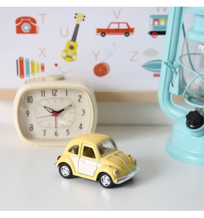 Voiture coccinelle Volskwagen jaune pastel