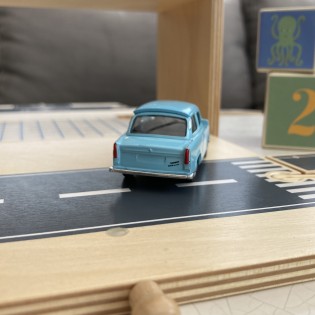 Voiture Trabant 601 bleue 2