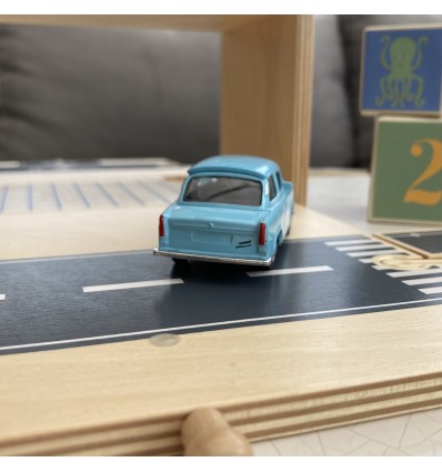 Voiture Trabant 601 bleue