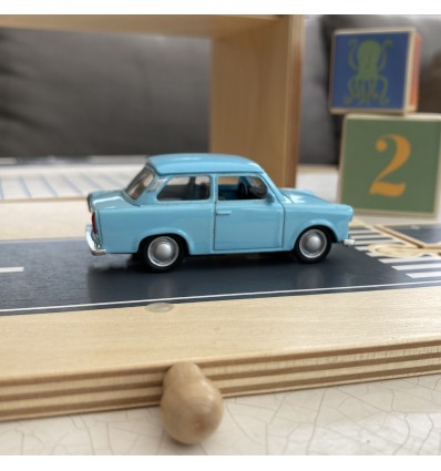 Voiture Trabant 601 bleue