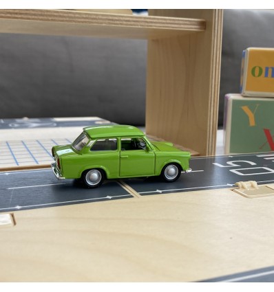 Voiture Trabant 601 verte