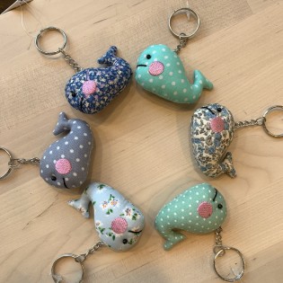 Porte-clef baleine en tissu - Sass & Belle