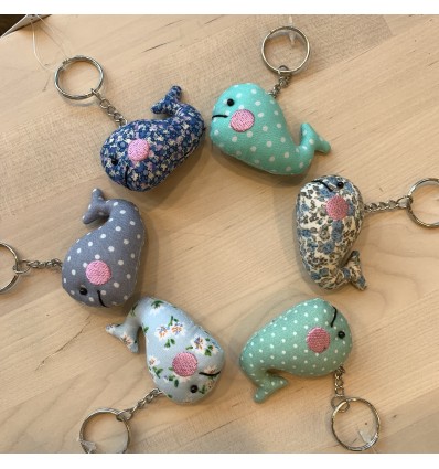 Porte-clef baleine en tissu - Sass & Belle