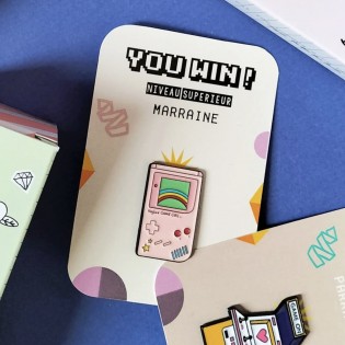 Pin's Marraine Game Boy - Pamela Loops