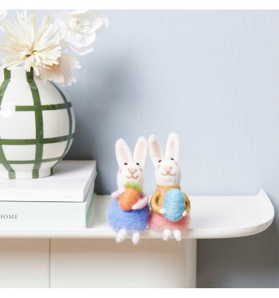 Lapin avec oeuf de Pâques à suspendre - Rico Design