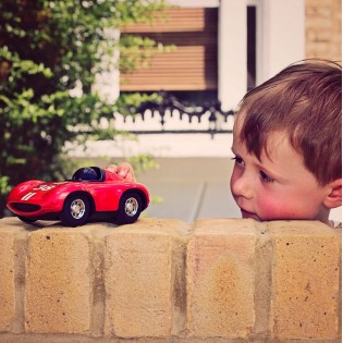 Voiture de course Speedy Rouge - Playforever 2