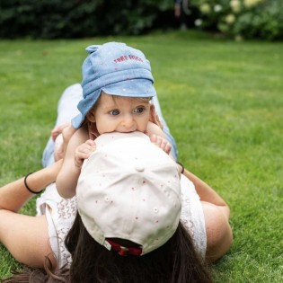 Chapeau bébé Free Hugs coeur - Chamaye 2