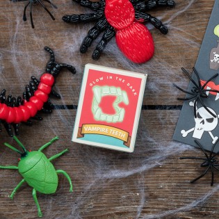 Dents de vampire phosphorescentes - Rex London 2