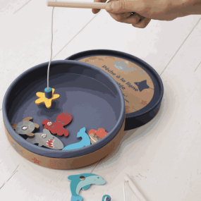 Pêche à la ligne magnétique en bois