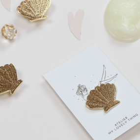 Pin's doré "Coquillage doré pailleté" - My Lovely Thing