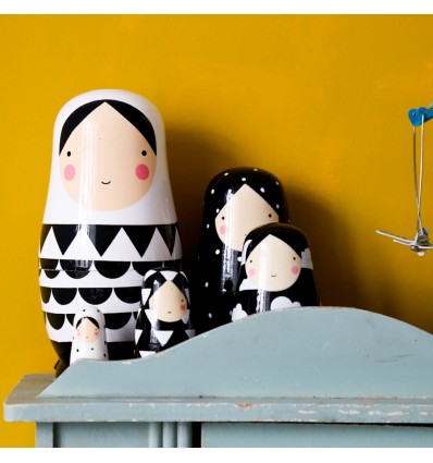 Gigognes matryoshka noir et blanc en bois Helen Dardik - Petit Monkey